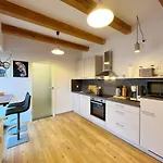 Jung Apartment
